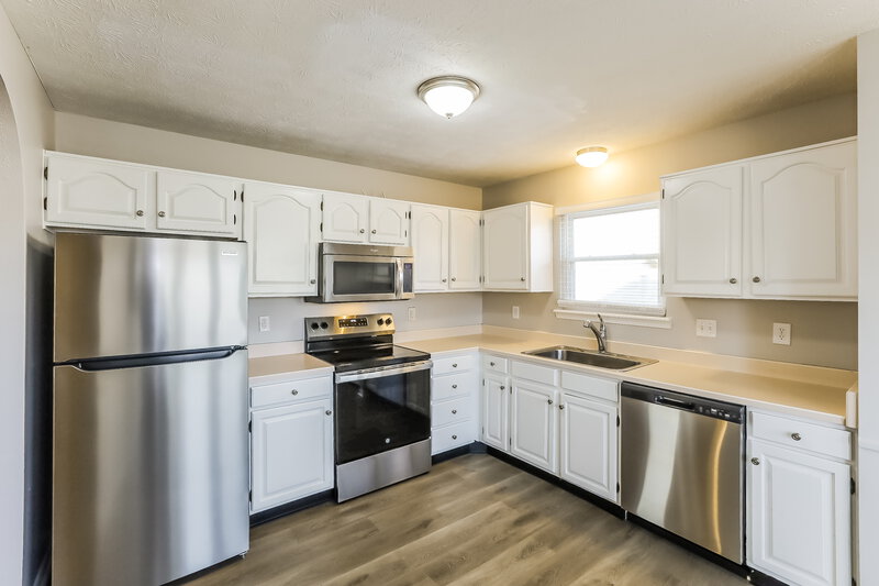 1,775/Mo, 121 Tracy Ridge Blvd New Whiteland, IN 46184 Kitchen View