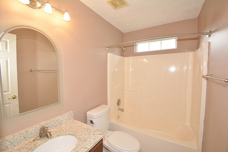 1,420/Mo, 1820 Fullerton Dr Indianapolis, IN 46214 Bathroom View