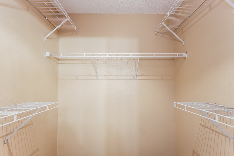 1,560/Mo, 3416 W 54th St Indianapolis, IN 46228 Walk In Closet View