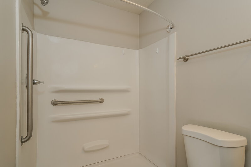 2,620/Mo, 6452 Oyster Key Ln Plainfield, IN 46168 Main Bathroom View