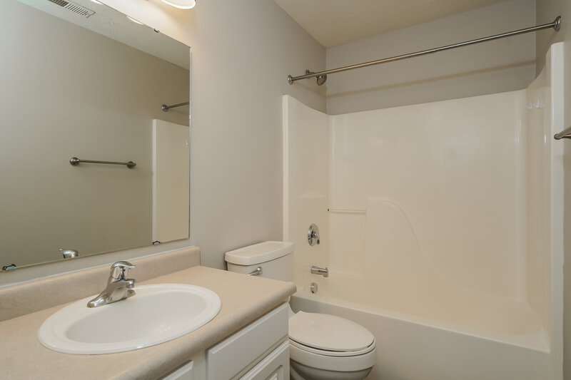 2,620/Mo, 6452 Oyster Key Ln Plainfield, IN 46168 Bathroom View