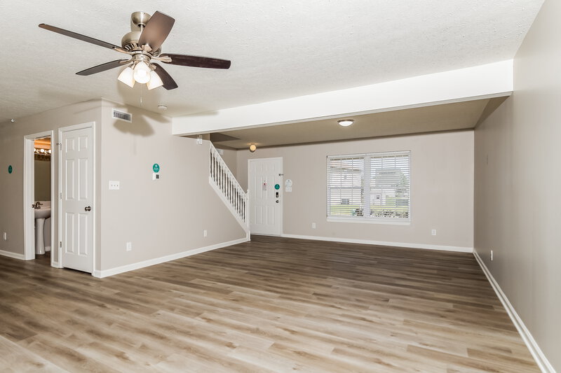 1,850/Mo, 1380 Gettysburg Way Indianapolis, IN 46234 Living Room View 2