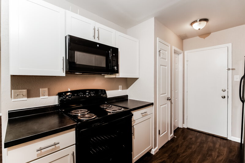 1,435/Mo, 605 Fern St Greenfield, IN 46140 Kitchen View