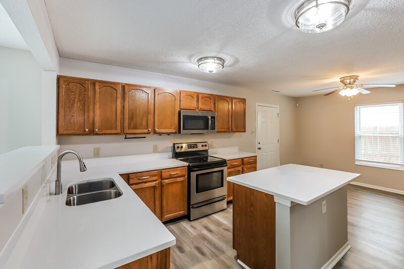 2,120/Mo, 8158 Retreat Ln Indianapolis, IN 46259 Kitchen View