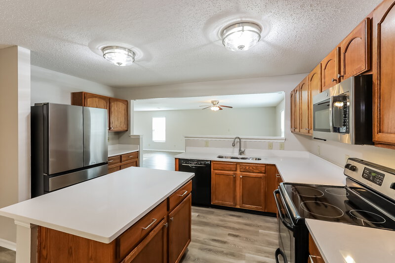 2,120/Mo, 8158 Retreat Ln Indianapolis, IN 46259 Kitchen View 2