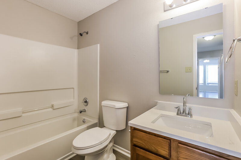 2,120/Mo, 8158 Retreat Ln Indianapolis, IN 46259 Bathroom View