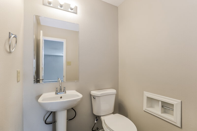 2,120/Mo, 8158 Retreat Ln Indianapolis, IN 46259 Bathroom View 2