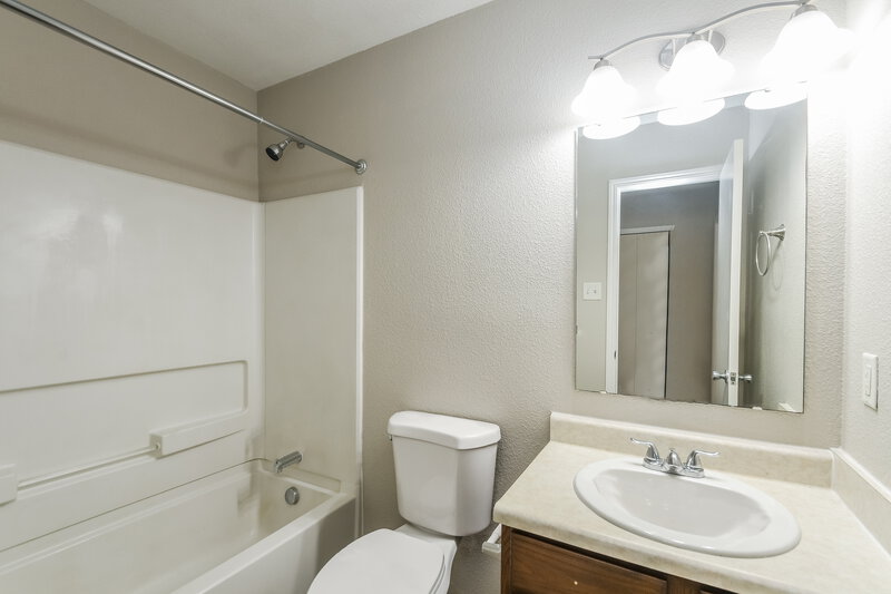 1,620/Mo, 328 Long Bow St Sheridan, IN 46069 Bathroom View