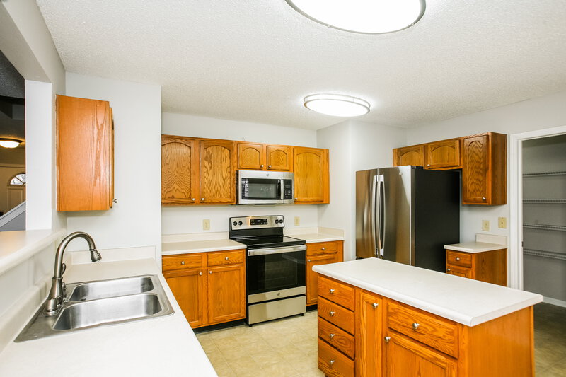 1,840/Mo, 10822 Gathering Dr Indianapolis, IN 46259 Kitchen View