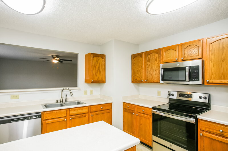 1,840/Mo, 10822 Gathering Dr Indianapolis, IN 46259 Kitchen View 2