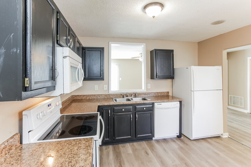 1,545/Mo, 7621 Blue Willow Dr Indianapolis, IN 46239 Kitchen View