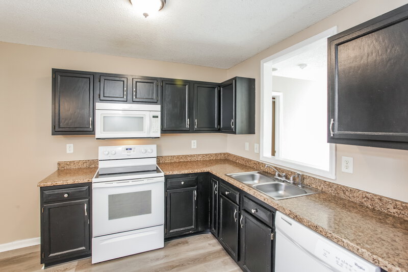 1,545/Mo, 7621 Blue Willow Dr Indianapolis, IN 46239 Kitchen View 2