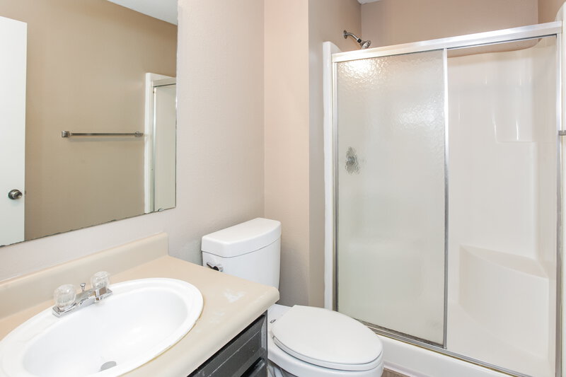 1,545/Mo, 7621 Blue Willow Dr Indianapolis, IN 46239 Main Bathroom View