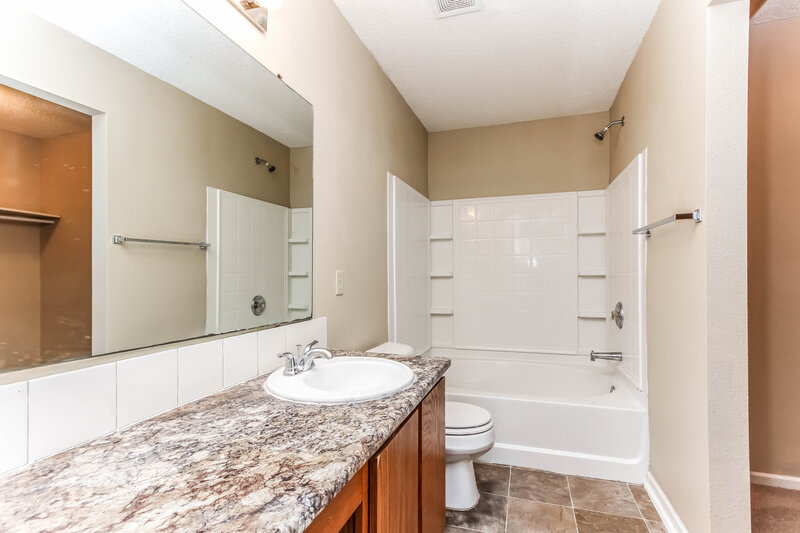 1,550/Mo, 14276 Banister Dr Noblesville, IN 46060 Master Bathroom View