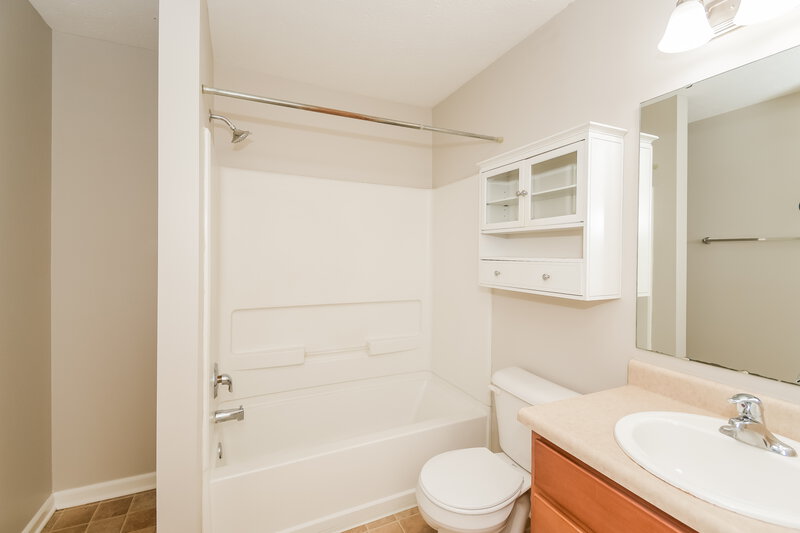 1,850/Mo, 11502 Pegasus Dr Noblesville, IN 46060 Bathroom View