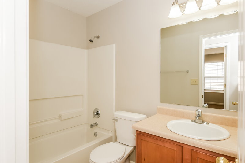 1,850/Mo, 11502 Pegasus Dr Noblesville, IN 46060 Bathroom View 2
