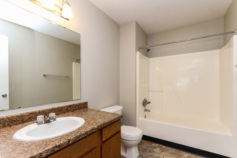 1,705/Mo, 6532 Townsend Way Indianapolis, IN 46268 Master Bathroom View
