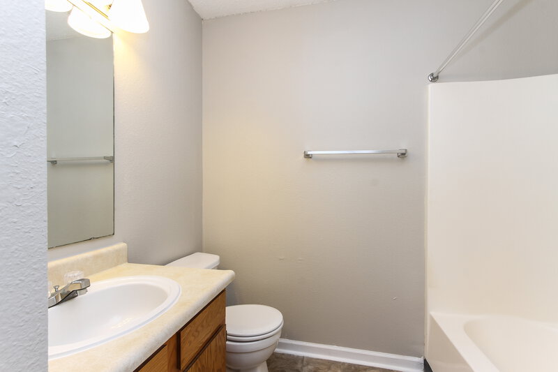 1,705/Mo, 6532 Townsend Way Indianapolis, IN 46268 Bathroom View