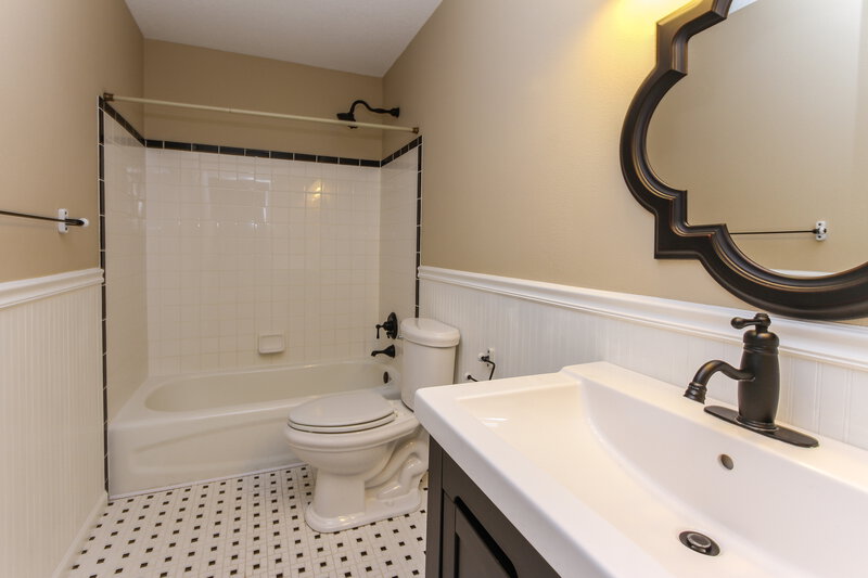1,825/Mo, 9017 Stones Bluff Pl Camby, IN 46113 Bathroom View