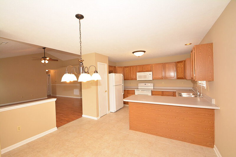 1,695/Mo, 423 Garden Grace Dr Indianapolis, IN 46239 Breakfast Area View 3