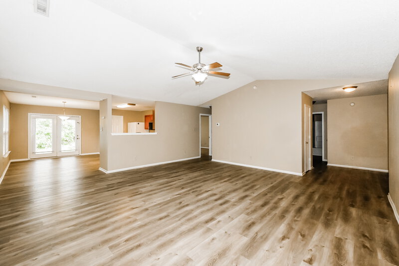 1,790/Mo, 511 Van Buren St Greenfield, IN 46140 Living Room View 2