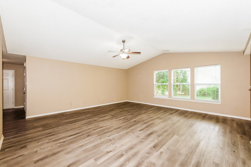 1,790/Mo, 511 Van Buren St Greenfield, IN 46140 Living Room View 4