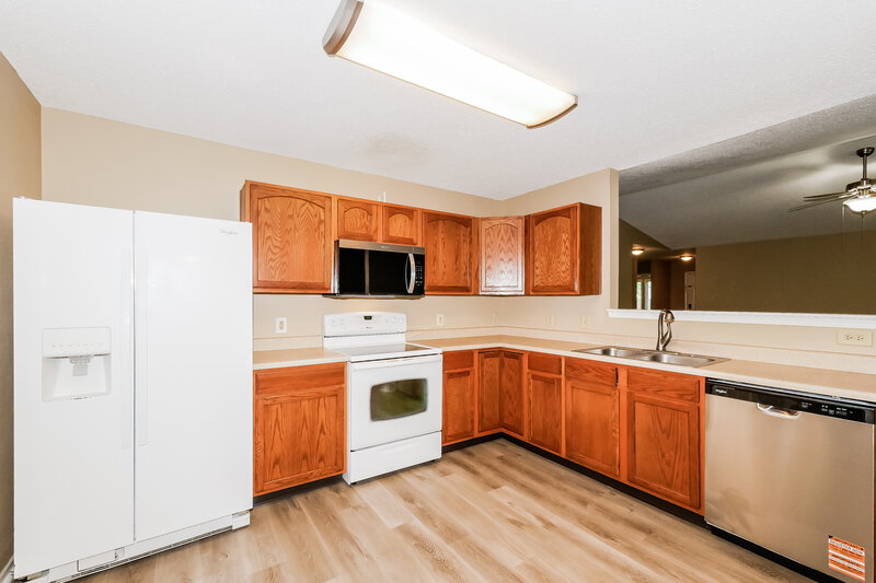 1,790/Mo, 511 Van Buren St Greenfield, IN 46140 Kitchen View