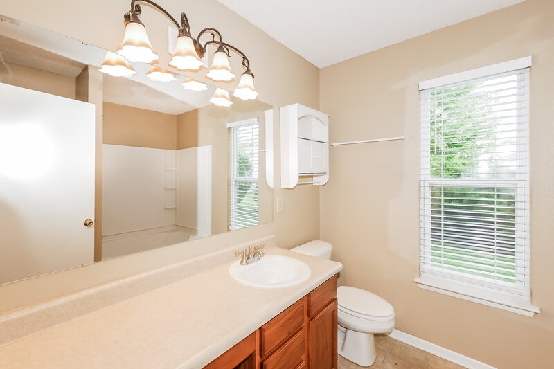 1,790/Mo, 511 Van Buren St Greenfield, IN 46140 Main Bathroom View