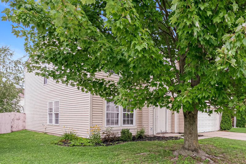 2,000/Mo, 2950 Hearthside Dr Greenwood, IN 46142 Front View