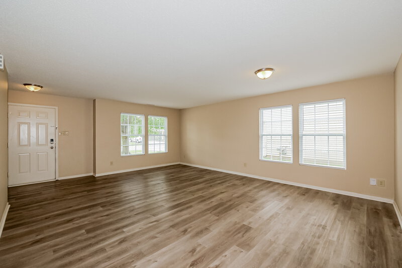 2,000/Mo, 2950 Hearthside Dr Greenwood, IN 46142 Living Room View 2