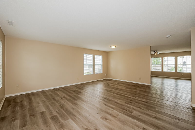 2,000/Mo, 2950 Hearthside Dr Greenwood, IN 46142 Living Room View 3