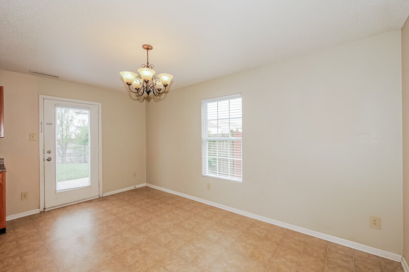 2,000/Mo, 2950 Hearthside Dr Greenwood, IN 46142 Dining Room View