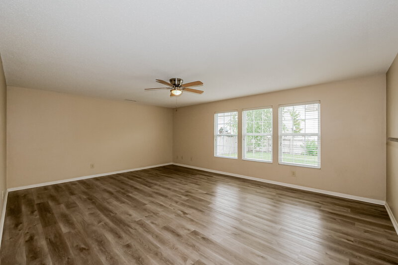 2,000/Mo, 2950 Hearthside Dr Greenwood, IN 46142 Family Room View