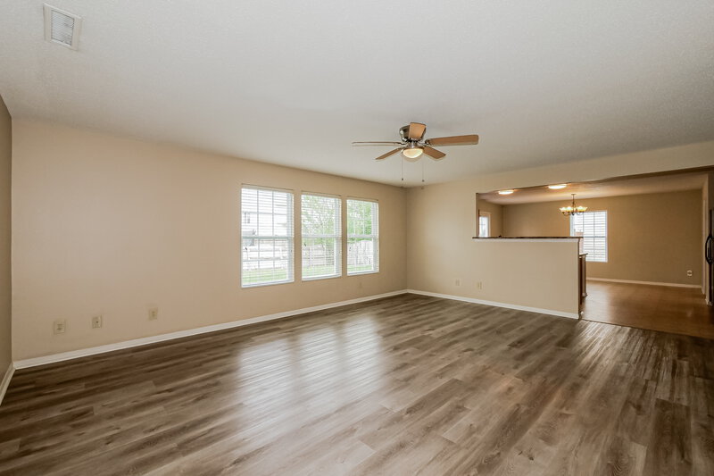 2,000/Mo, 2950 Hearthside Dr Greenwood, IN 46142 Family Room View 2