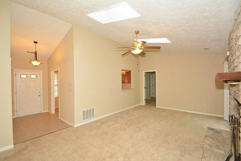 1,480/Mo, 11438 Cherry Blossom West Dr Fishers, IN 46038 Great Room View