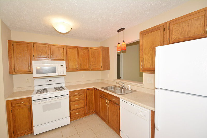 1,480/Mo, 11438 Cherry Blossom West Dr Fishers, IN 46038 Kitchen View 2