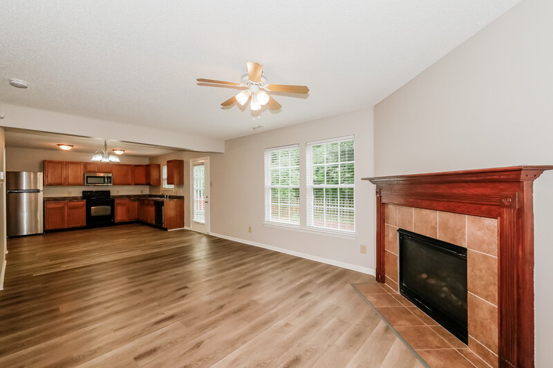 1,960/Mo, 15241 Clear St Noblesville, IN 46060 Family Room View 2