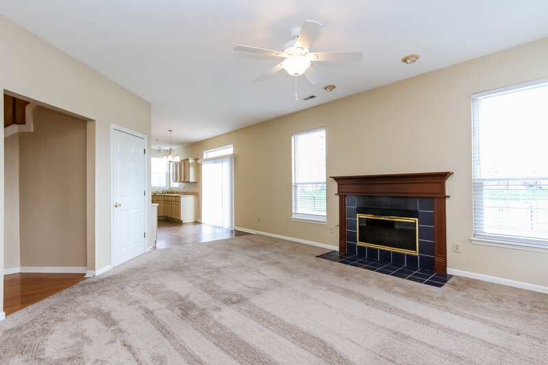 2,830/Mo, 12717 Tealwood Dr Indianapolis, IN 46236 photolivingroom View