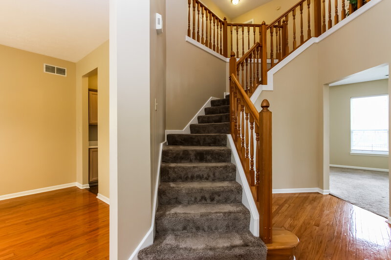 2,830/Mo, 12717 Tealwood Dr Indianapolis, IN 46236 photostairwell View