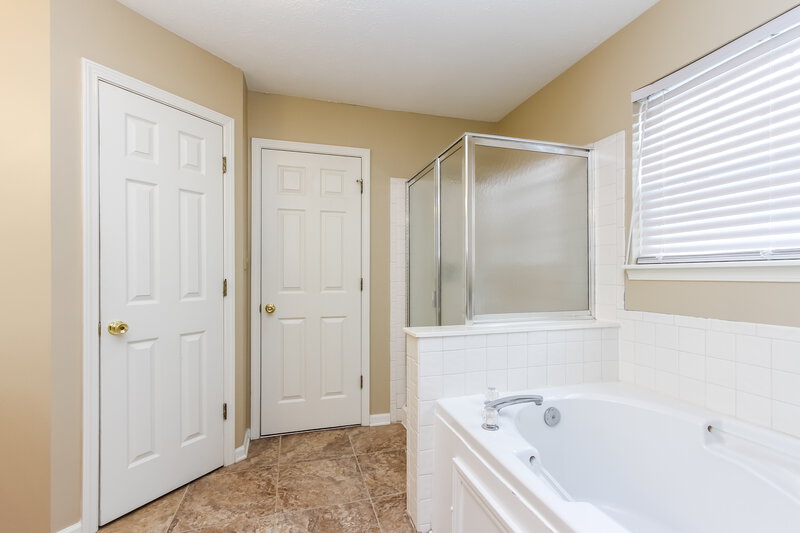 2,830/Mo, 12717 Tealwood Dr Indianapolis, IN 46236 photomasterbathroom View 2
