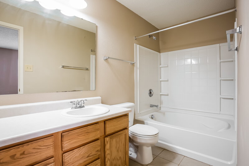 1,550/Mo, 14377 Banister Dr Noblesville, IN 46060 Main Bathroom View