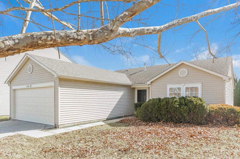 1,825/Mo, 2989 Hearthside Dr Greenwood, IN 46143 Front View