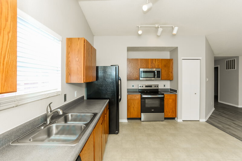 1,825/Mo, 2989 Hearthside Dr Greenwood, IN 46143 Kitchen View