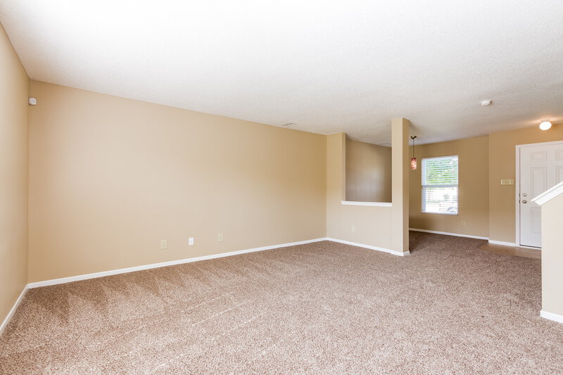 1,530/Mo, 15253 Beam St Noblesville, IN 46060 Living Room View 2