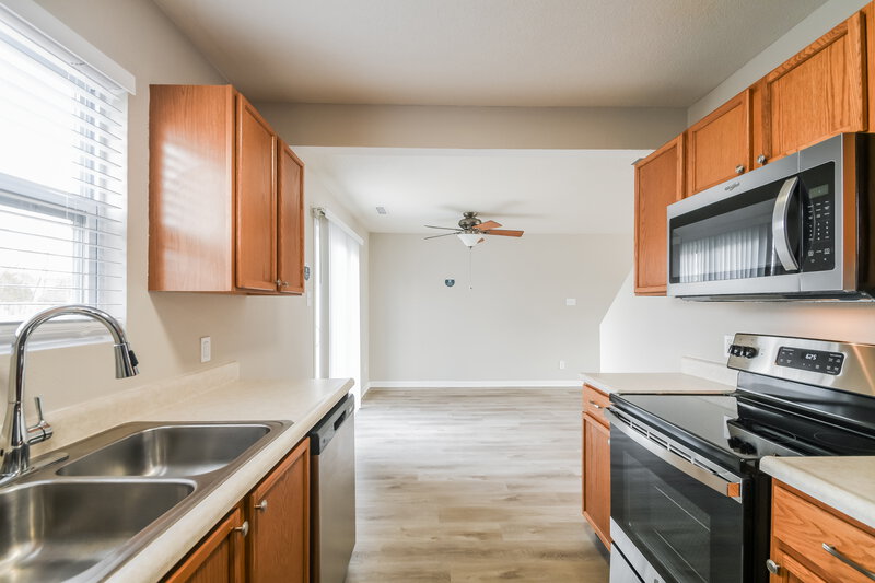 1,740/Mo, 321 Long Bow St Sheridan, IN 46069 Kitchen View 2