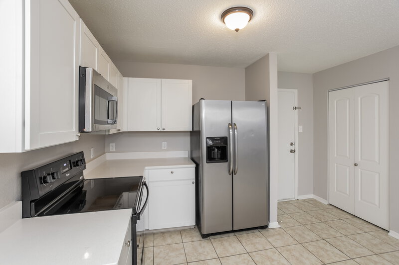 1,750/Mo, 7905 States Bend Dr Indianapolis, IN 46239 Kitchen View