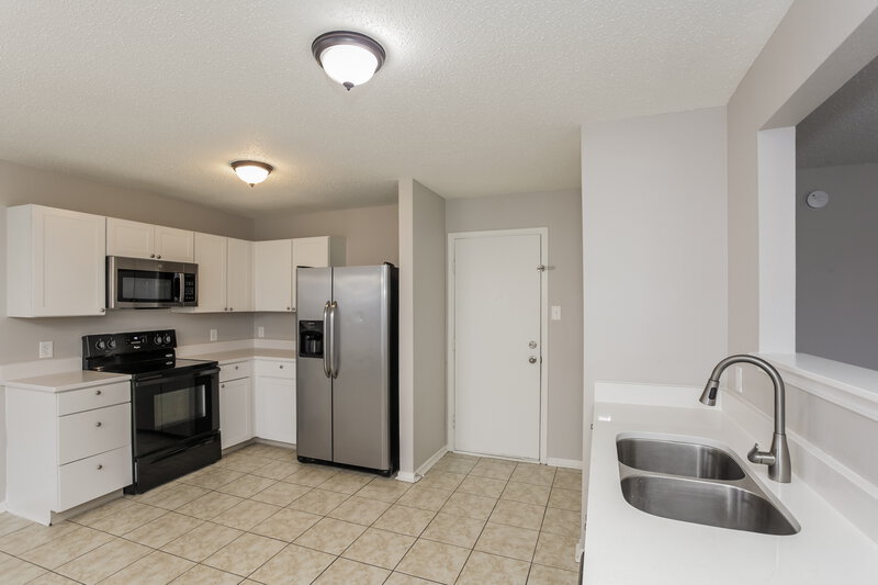 1,750/Mo, 7905 States Bend Dr Indianapolis, IN 46239 Kitchen View 2