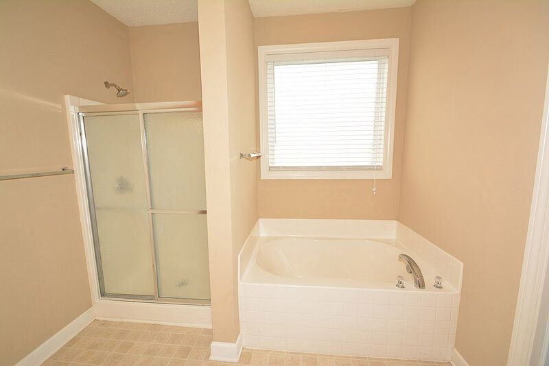 2,610/Mo, 18680 Big Circle Dr Noblesville, IN 46062 Master Bathroom View 2