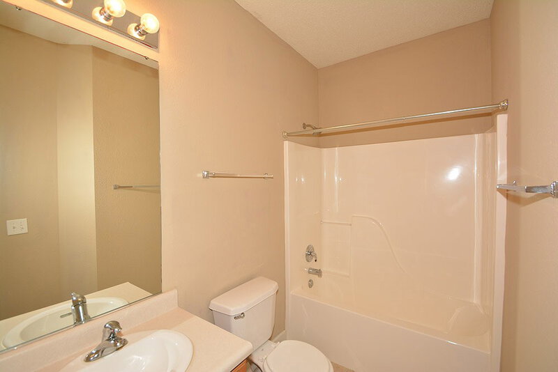 2,610/Mo, 18680 Big Circle Dr Noblesville, IN 46062 Bathroom View