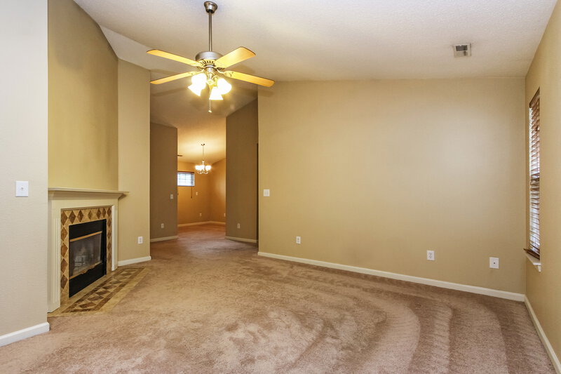 1,530/Mo, 15281 Ten Point Dr Noblesville, IN 46060 Living Room View 2